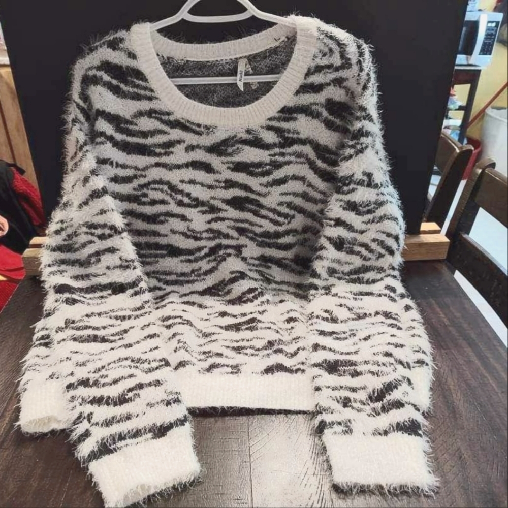 MUdd brand zebra sweater